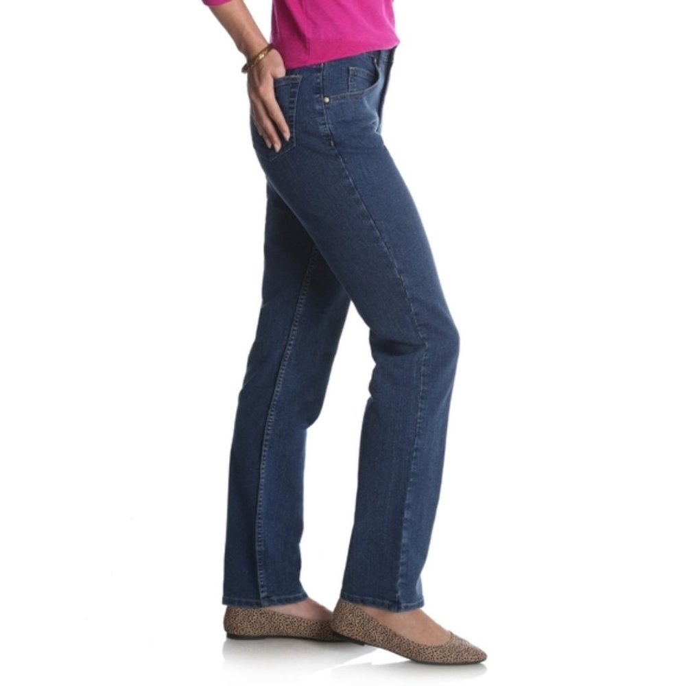 Lee Classic Fit At the Waist Straight Leg Dark Wash Size 18M Stretch Blue Jeans